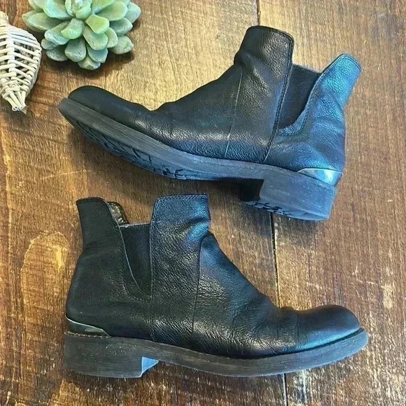 GEOX | Black Leather Ankle Boots - Picture 1 of 10
